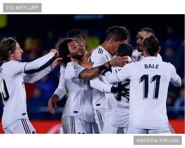 黄潜防守数据激增，稳固后防线迎新挑战