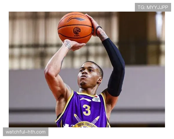 金玟哉带伤奋战彰显拼搏精神,状态回暖助球队争光 金玟哉带伤奋战彰显拼搏精神,状态回暖助球队争光